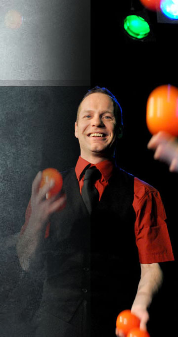 Sven Stutzenberger jongliert Bälle
